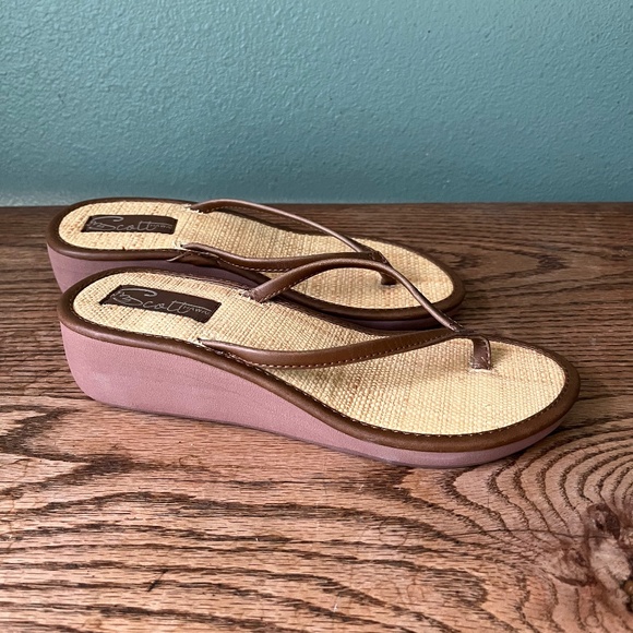 Scott’s Stylish Caramel Brown and Tan Flip-Flops Size 7 NWOT - Picture 2 of 7